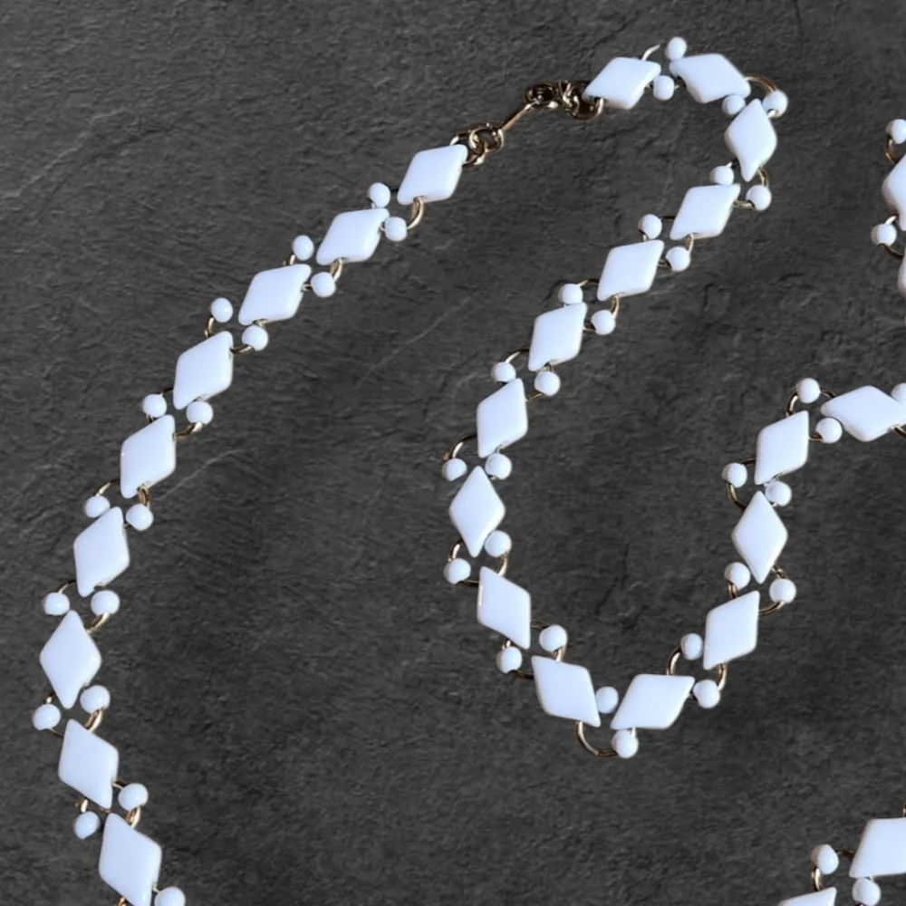 Vintage Trifari Lucite Necklace - Picture 2 of 2